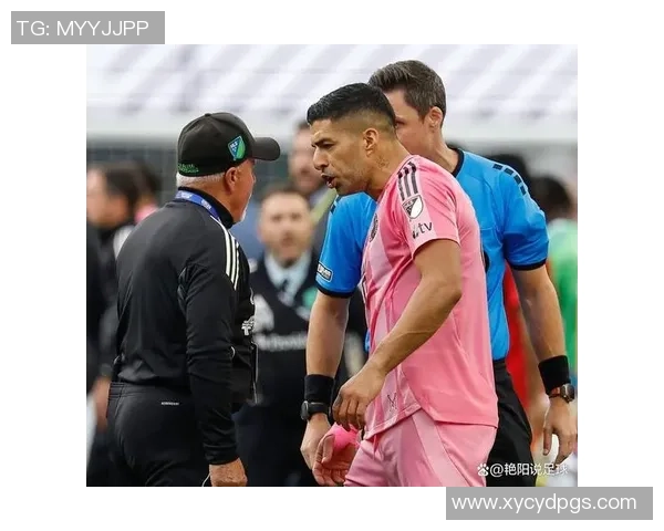 苏亚雷斯足球场上英姿飒爽，尽显球王风范与魅力瞬间